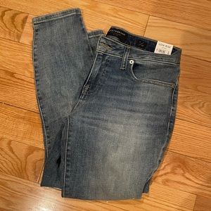 Low Rise Lolita Lucky Brand Jeans. 6/28 size.